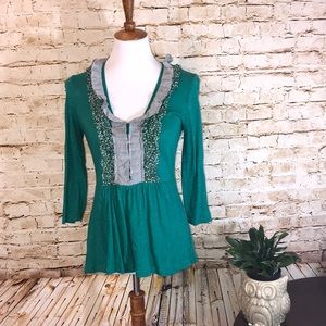 Deletta Ruffle V-Neck Top